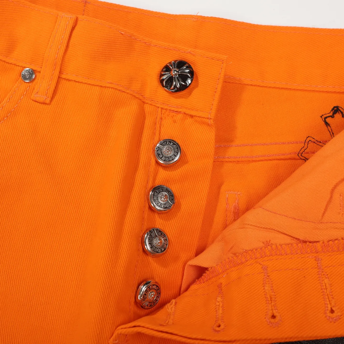 P240 Chrome hearts CH The same style as Yang and Su Extinct Virgil co-branded flare micro-flare jeans Three-dimensional version Loose and comfortable, not picky about the figure Makes you look taller and slimmer Made by a large factory Original quality control Same style for men and women Can be matched with couples Versatile recommendation A must-have jeans for all seasons Made of heavy-duty washed pure cotton denim fabric After washing, they are soft and thick and very stylish when worn Size: M-XXL Color: Orange .............